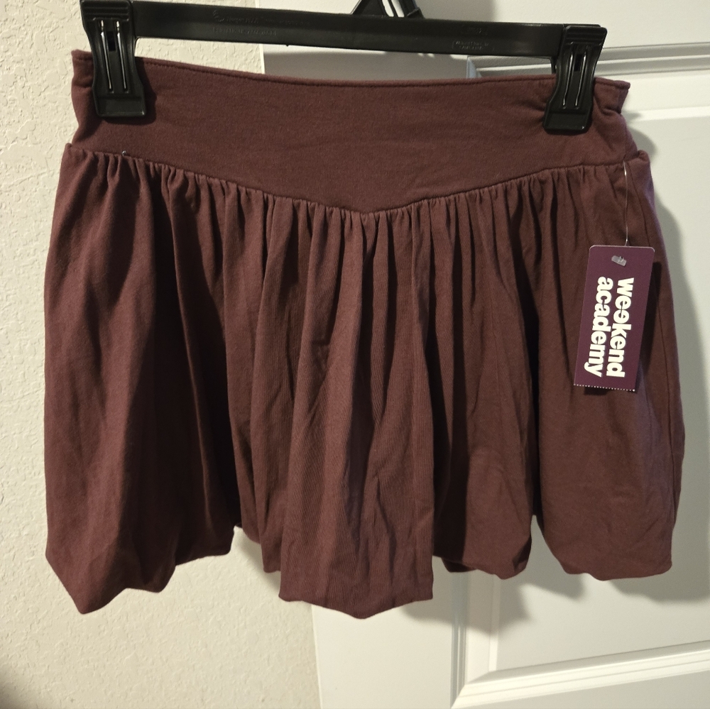 NWT Women's Weekend Academy Bubble Skirt. Size Large.